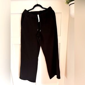 Lululemon on the fly black wide leg size 8
